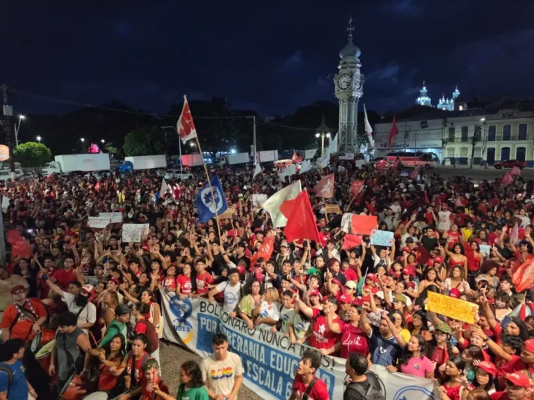 Estudantes intensificam mobilizações pró-Lula em universidades de oito estados