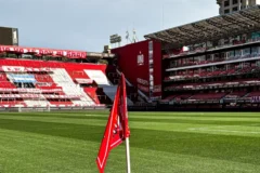 Estudiantes e Flamengo iniciam duelo decisivo por vaga na final da Libertadores