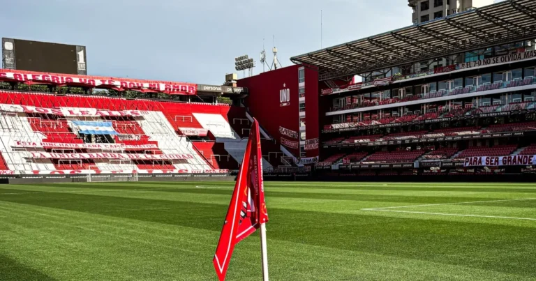 Estudiantes e Flamengo iniciam duelo decisivo por vaga na final da Libertadores
