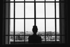 Estudo aponta que a solidão prolongada pode reduzir anos de vida saudável