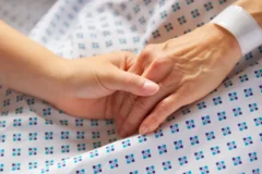 Estudo aponta relação entre cochilos frequentes, poluição e risco de Alzheimer
