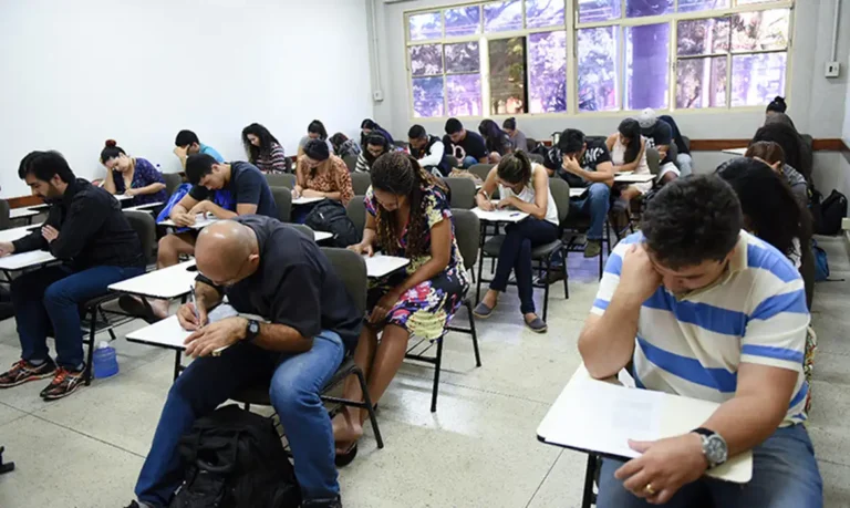 Exame de proficiência em língua portuguesa para estrangeiros começa nesta terça-feira