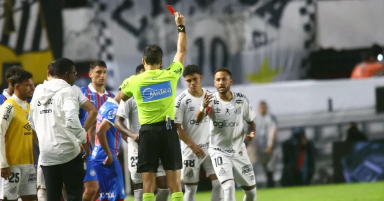 Expulsão de Neymar após aplicação da Lei Vini Jr agita o campeonato brasileiro