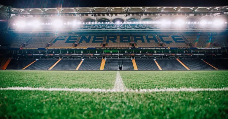 Fenerbahçe e Slavia Praga duelam pela terceira rodada da Champions League