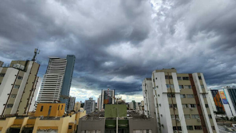 Feriado em Cuiabá registra calor de 35°C com alerta para chuvas e trovoadas