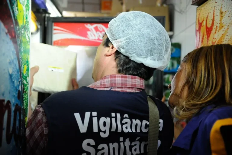 Fim das bisnagas de molhos em bares e restaurantes de São Paulo entra em vigor
