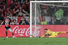 Flamengo empata com o Estudiantes e está eliminado da Copa Libertadores