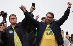 Flávio Bolsonaro aposta em alianças estratégicas para impulsionar campanha no segundo turno