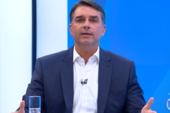 Flávio Bolsonaro comenta prisões de políticos e defende penas duras