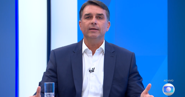 Flávio Bolsonaro comenta prisões de políticos e defende penas duras