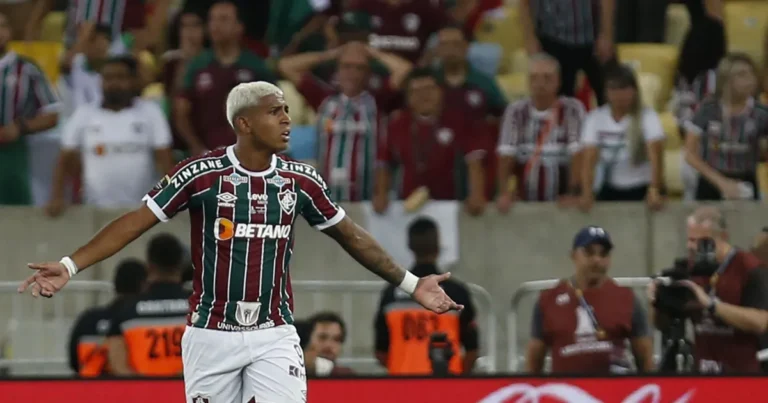 Fluminense provoca o Vasco nas redes sociais após queda na Sul-americana