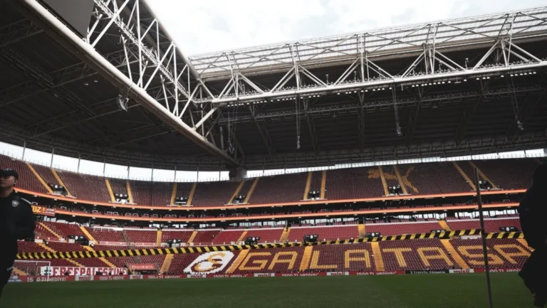 Galatasaray recebe Barcelona em duelo decisivo pela Champions League