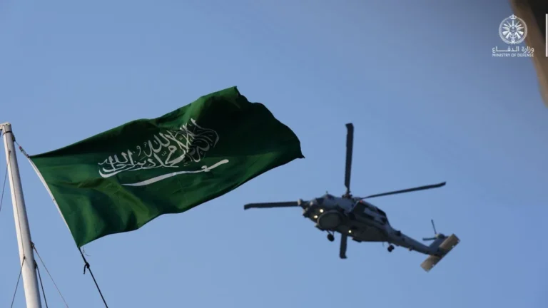 Houthis atacam aeroporto de Dammam e elevam tensão na Arábia Saudita após mortes em Riade