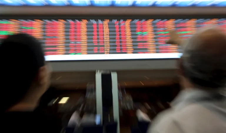 Ibovespa dispara e ganha R$ 422 bilhões em valor de mercado após primeiro turno