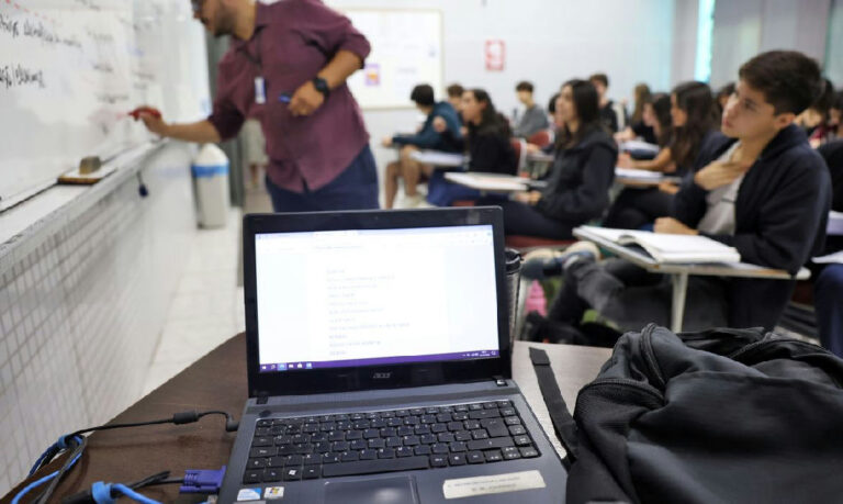 Inteligência artificial transforma sonhos de alunos em realidade em sala de aula