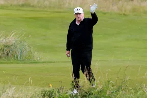 Juíza federal repreende governo Trump após corte de 500 árvores em campo de golfe