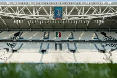 Juventus e lazio se enfrentam no campeonato italiano com transmissão ao vivo