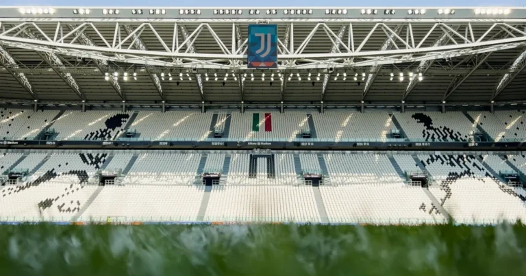 Juventus e lazio se enfrentam no campeonato italiano com transmissão ao vivo