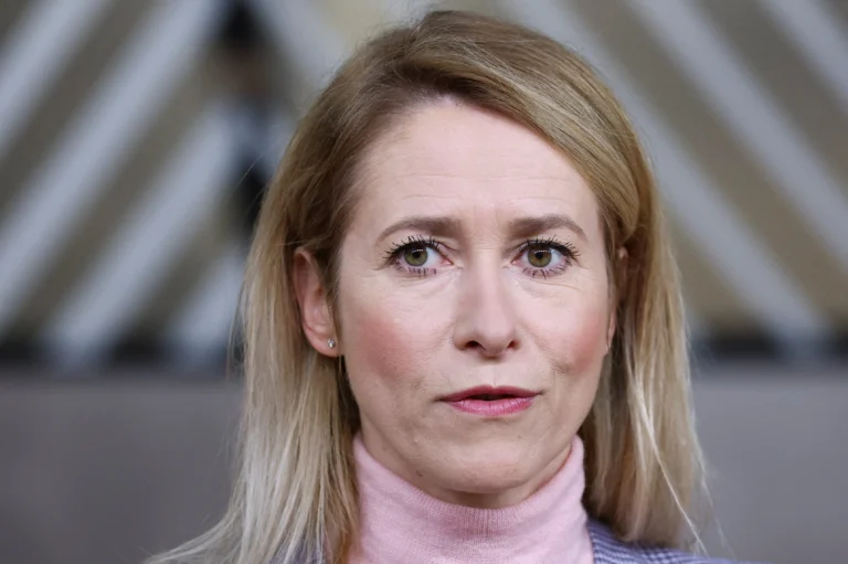Kaja Kallas busca alinhamento com EUA para ampliar sanções contra a Rússia