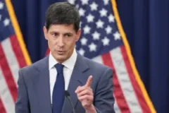 Kevin Warsh adia sinalizações sobre juros e foca em reavaliação do Fed para o fim de 2026