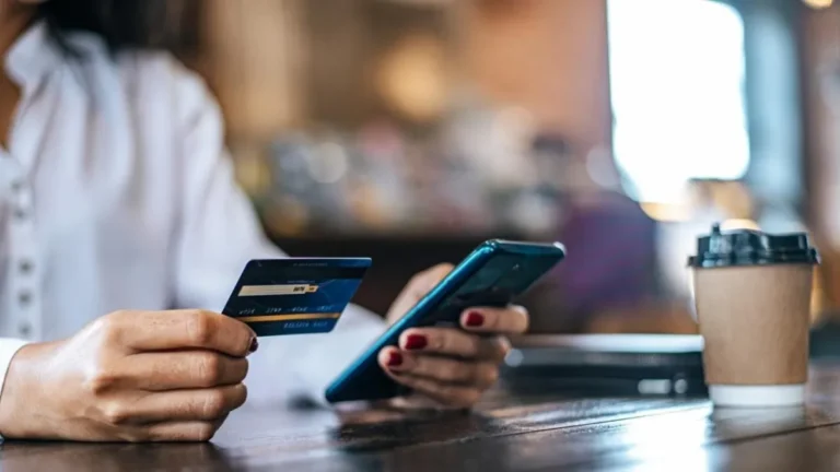 Limitação de cartões de crédito por pessoa enfrenta entraves técnicos e legais