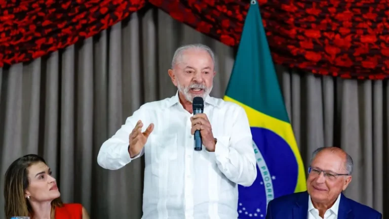 Lula celebra fim da escala 6x1 como avanço histórico para a classe trabalhadora