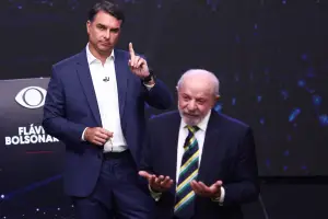 Lula e flávio apresentam propostas para tirar brasileiros das dívidas