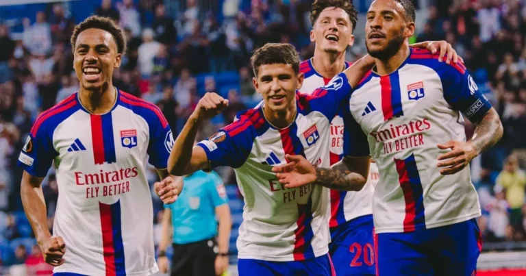 Lyon mantém aproveitamento perfeito na Europa League ao vencer o Crystal Palace