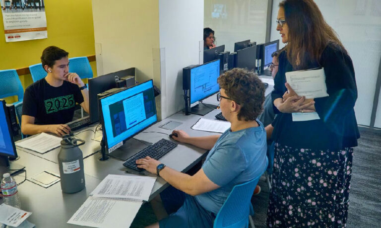 MEC amplia oferta de cursos gratuitos para professores no Dia dos Docentes