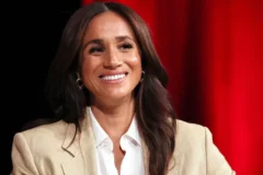 Meghan Markle declara felicidade ao retornar ao Reino Unido em agenda pública