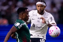 Memphis depay desfalca corinthians contra o vitória no brasileiro