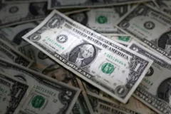 Mercado cambial oscila pouco enquanto investidores aguardam novos dados eleitorais