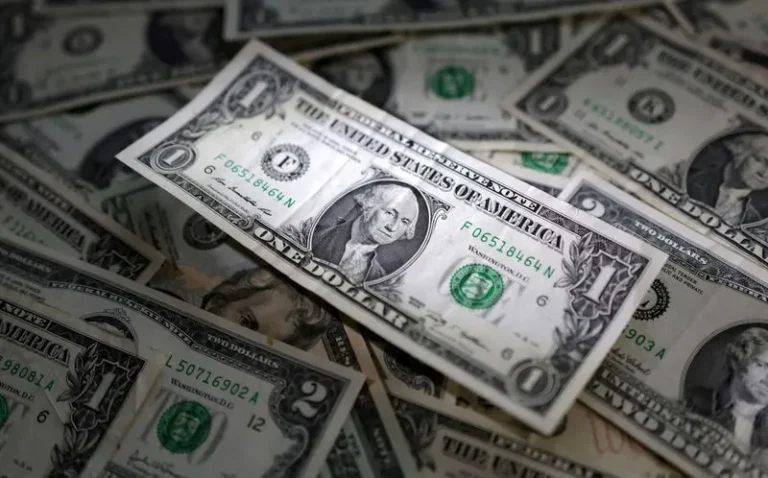 Mercado cambial oscila pouco enquanto investidores aguardam novos dados eleitorais