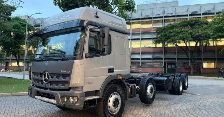 Mercedes-Benz revela inovações em caminhões para a Fenatran 2026