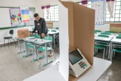 Ministério público pede ao tribunal superior que avise eleitores sobre mudança de seção por whatsapp