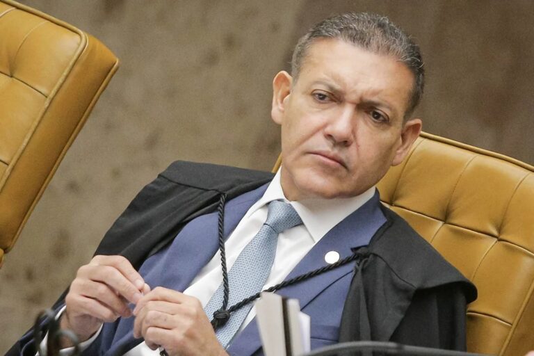 Ministro do TSE barra decisão contra canal Exército do Lula no WhatsApp
