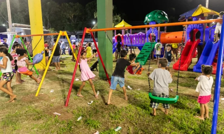 Moradores do Pedra 90 ganham novo parque infantil gratuito em Cuiabá