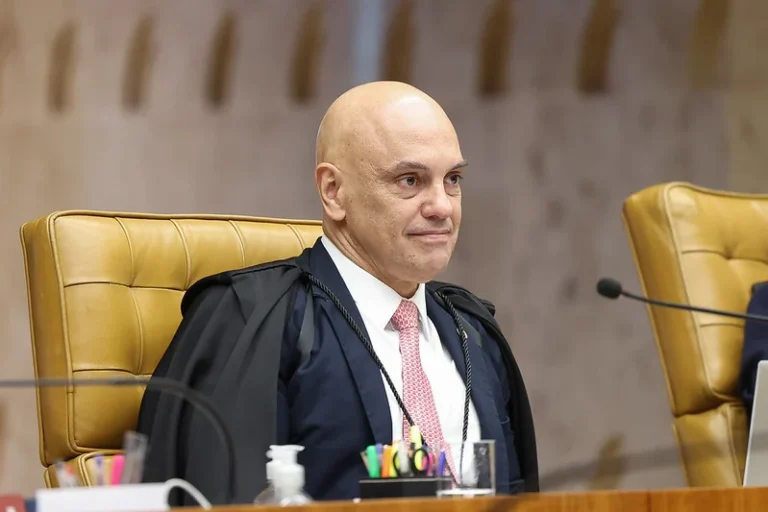 Moraes multa advogado por inserir comando de inteligência artificial em petição do 8 de janeiro