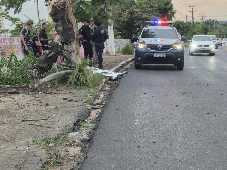 Motociclista perde a vida após colisão contra árvore na avenida Miguel Sutil em Cuiabá