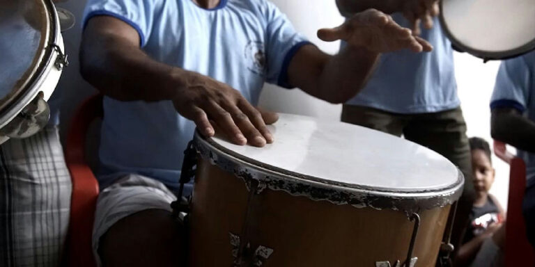 Musicoterapia: como o uso terapêutico do som transforma a saúde e a comunicação