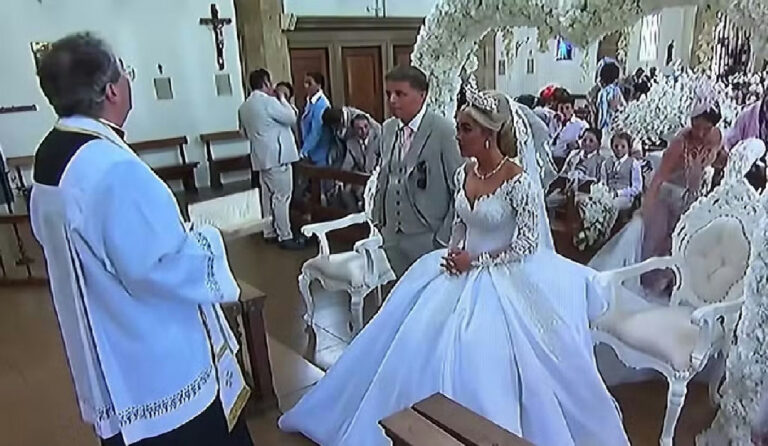 Noiva interrompe cerimônia religiosa para exigir silêncio de convidados