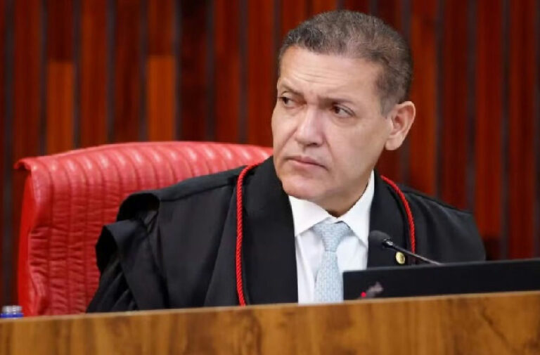 Nunes Marques determina nova suspensão do canal Exército do Lula no Whatsapp