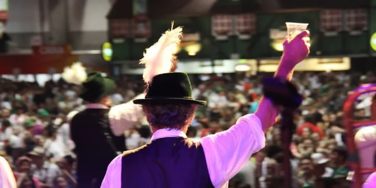 Oktoberfest de Blumenau celebra tradição germânica com inovações tecnológicas