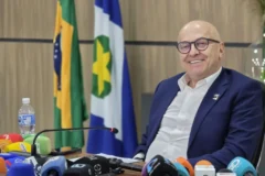 Otaviano Pivetta vota em Lucas do Rio Verde, prevê triunfo de Flávio Bolsonaro e pede reformas