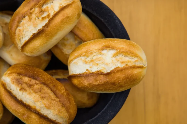 Pão francês caseiro: o segredo para alcançar a textura de padaria