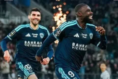 Paris vence o Rennes por 4 a 3 em jogo eletrizante pela Ligue 1
