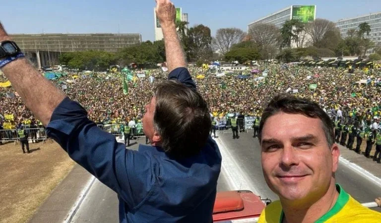 Pesquisa cnt/mda aponta Flávio Bolsonaro na frente em disputa acirrada contra Lula no segundo turno
