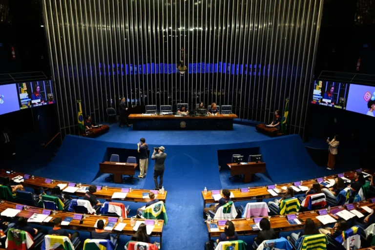 Pesquisas eleitorais indicam avanço da direita na disputa pelo Senado