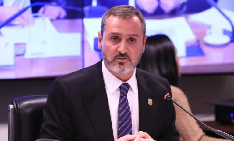 PGR contesta afastamento de diretor da Polícia Federal e alerta para instabilidade