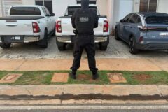 Polícia apreende veículos de luxo em residência de influenciadora em Várzea Grande